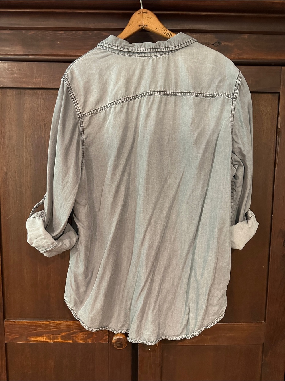 Terre Bleue women’s gray distressed look button down shirt - Picture 4 of 4